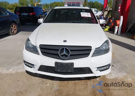2013 Mercedes-Benz C 300 Sport 4Matic из США, поврежденный, VIN WDDGF8AB7DA821162